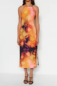 Trendyol oranžové šaty s kvetinovou potlačou, rovný strih, halter výstrih, midi dĺžka, saténová podšívka, tkané.