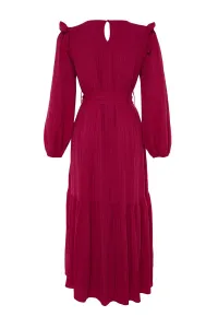 Trendyol Fuchsia vlnené viskózovo zmiešané tkané šaty s volánovým lemom okolo ramien.