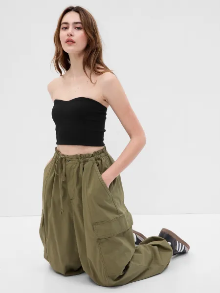 Čierny dámsky crop top bez ramienok GAP