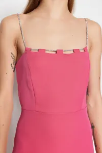 Trendyol večerné šaty vo večerných šatách Fuchsia podšité tkané lesklé kamene