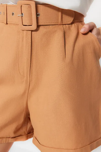 Trendyol Tkané Gabardénové Šortky s Kamelovým Opaskom