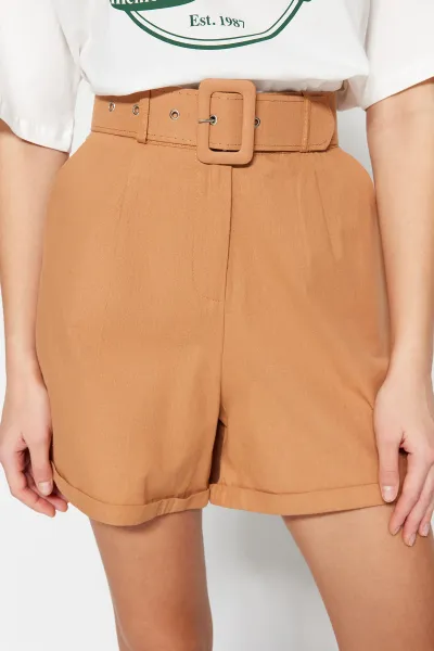 Trendyol Tkané Gabardénové Šortky s Kamelovým Opaskom