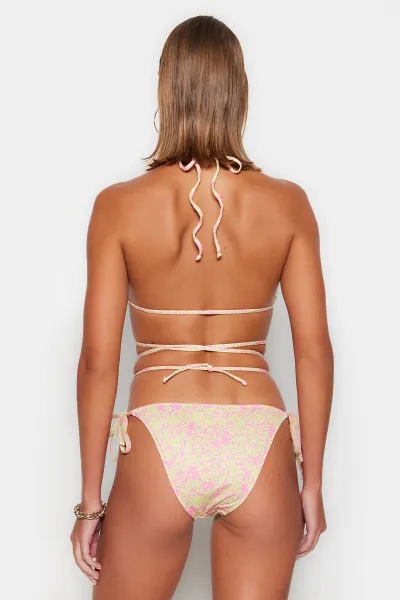 Trendyol abstraktný vzorovaný korálkový doplnok Regular Leg Bikini Bottom