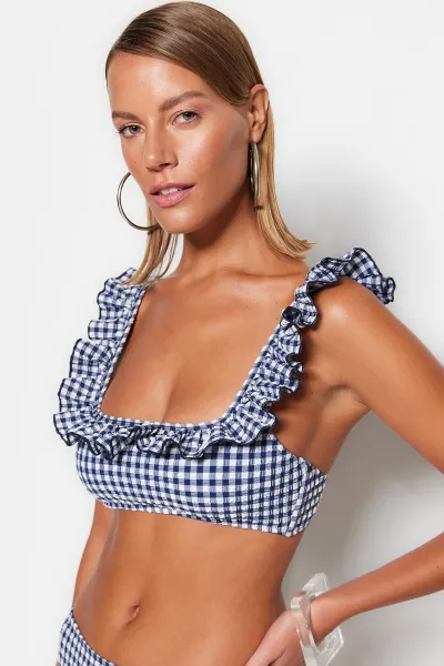 Trendyol Navy Blue Gingham textúrovaná braletka Flounce Bikini Top