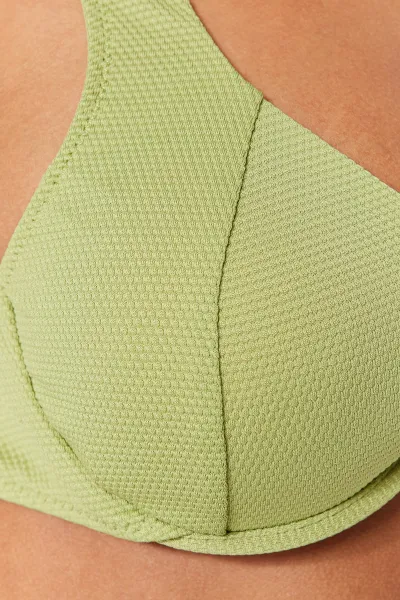 Trendyol Khaki Underwire Inverted V Underwire textúrovaný top bikín