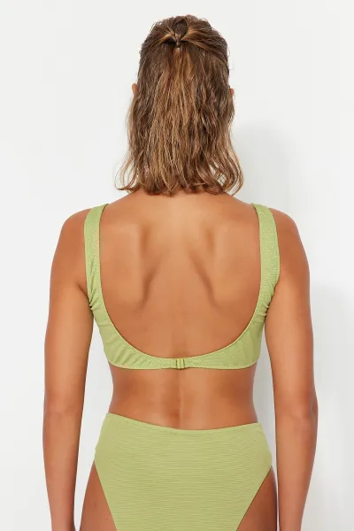Trendyol Khaki Underwire Inverted V Underwire textúrovaný top bikín