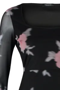 Trendyol Čierny tyl Kvetinový Vypasovaný štvorcový golier Dlhý rukáv Maxi Stretch Pletené šaty