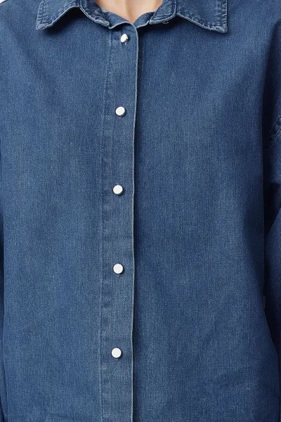 Námornícka modrá oversized rifľová košeľa od značky Trendyol