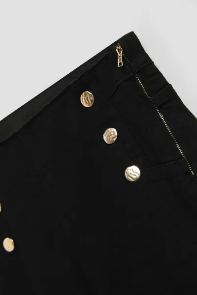 Marisse Jeans With Decorative Buttons
