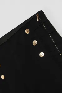 Marisse Jeans With Decorative Buttons