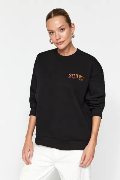 Trendyol Black Back Print Detailed Thick Inside Fleece Regular Fit Slit Knitted Sweatshirt