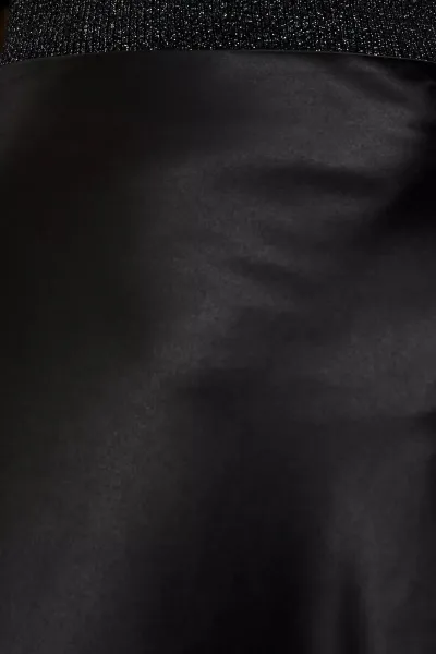 Čierna midi sukňa