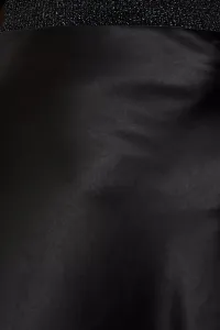 Čierna midi sukňa
