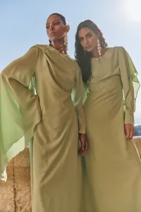Svetlozelené večerné šaty s detailmi šálu od značky Trendyol