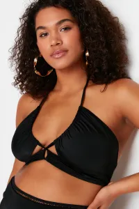 Čierny bikini top s detailom kravaty a zoštíhľujúcim efektom od Trendyol Curve