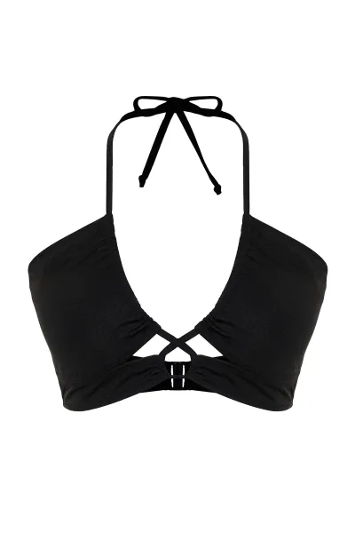 Čierny bikini top s detailom kravaty a zoštíhľujúcim efektom od Trendyol Curve