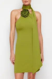 Trendyol Olejovo Zelené Priliehavé Pletené Šaty s Detailom Ruže Elegantné Večerné Šaty