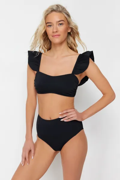 Trendyol Čierna Podprsenka S Volánikmi Textúrovaný Vysoký Pás Hipster Bikiny Set