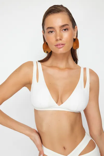 Trendyol Svadobný Ecru Trojuholníkový Výrez/Okienkový Bikiny Top