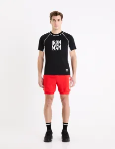 Červené športové kraťasy Celio Marvel - Iron Man