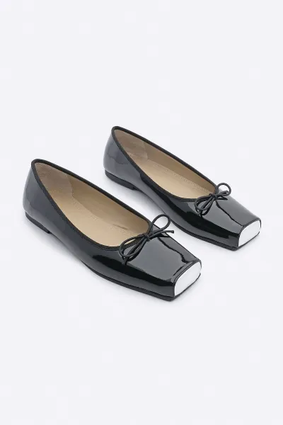 Marjin Woman's Ballet Ballet Visor with Blunt Toe and Bow Detail, Black Patent Leather
