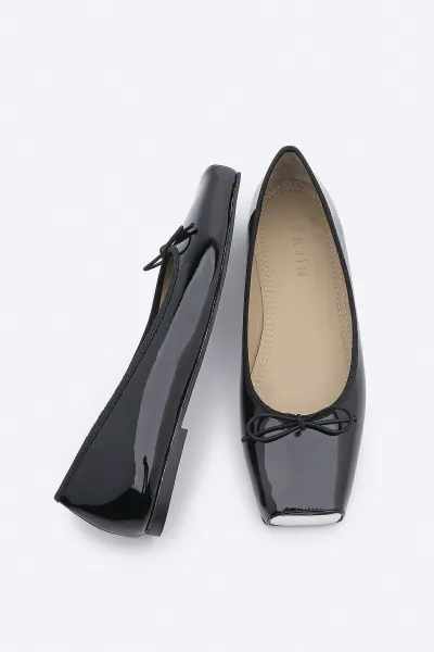 Marjin Woman's Ballet Ballet Visor with Blunt Toe and Bow Detail, Black Patent Leather