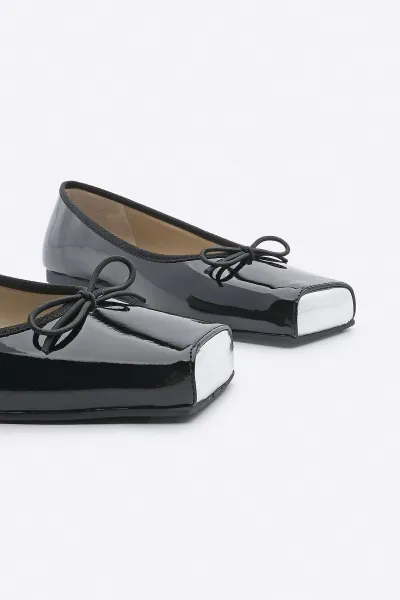 Marjin Woman's Ballet Ballet Visor with Blunt Toe and Bow Detail, Black Patent Leather