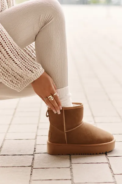 Leather suede snow boots on a platform above the ankles Camel Rianaella