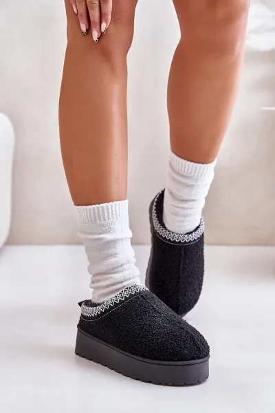 Women's snow boots on platform with embroidery black tirissa