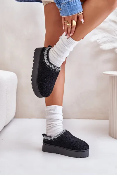 Women's snow boots on platform with embroidery black tirissa