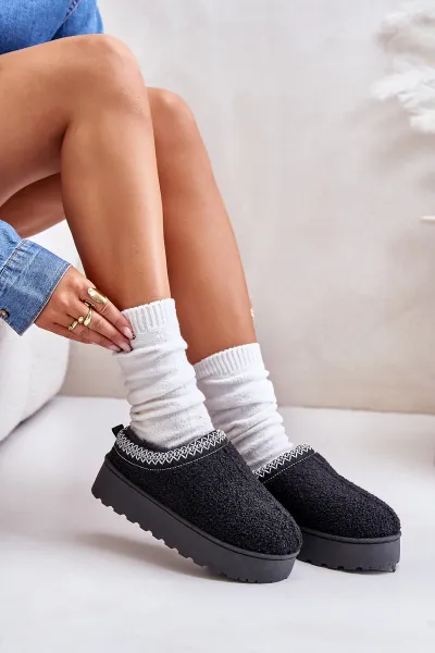 Women's snow boots on platform with embroidery black tirissa