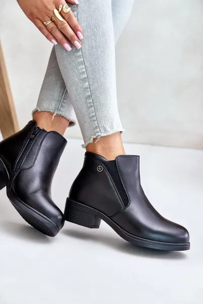 Ankle boots with a low upper insulated with Vinceza fur black