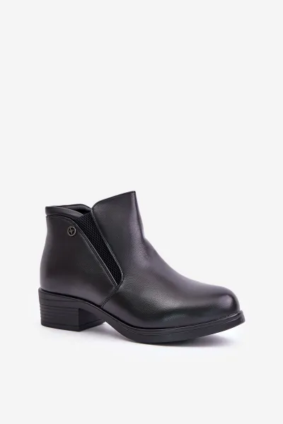 Ankle boots with a low upper insulated with Vinceza fur black