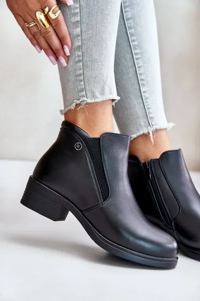 Ankle boots with a low upper insulated with Vinceza fur black
