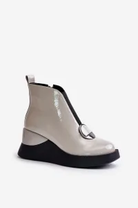 Lacquered wedge ankle boots insulated with D&A light grey