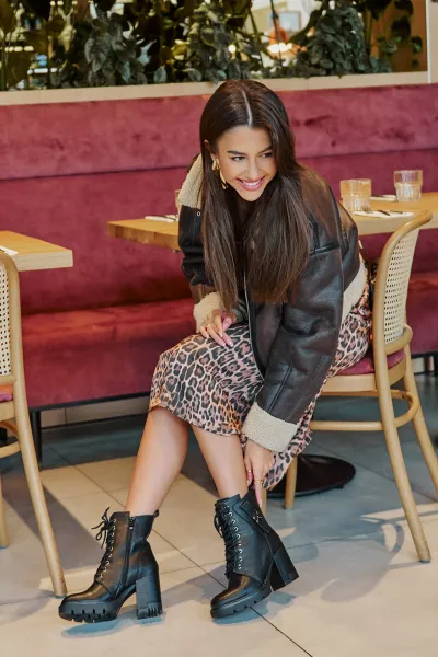 Insulated ankle boots with heels with gold details black Ivarisse