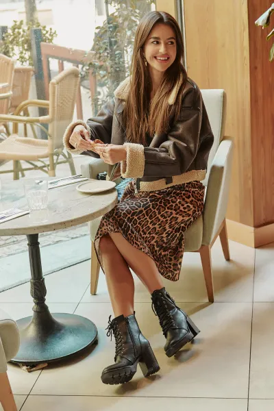 Insulated ankle boots with heels with gold details black Ivarisse