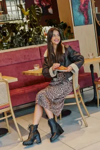 Insulated ankle boots with heels with gold details black Ivarisse