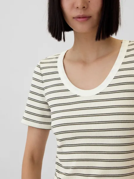 GAP Ribbed T-Shirt - Women's