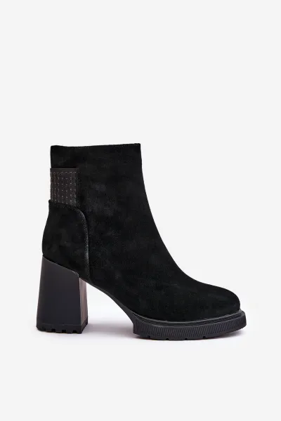 Suede ankle boots on heel insulated with D&A black