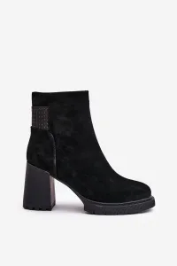 Suede ankle boots on heel insulated with D&A black