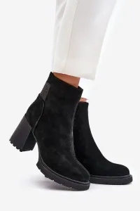 Suede ankle boots on heel insulated with D&A black