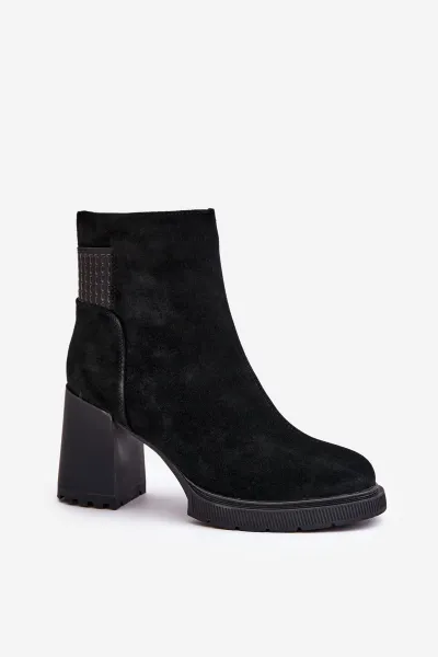 Suede ankle boots on heel insulated with D&A black