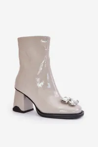 Lacquered women's ankle boots with D&A decoration light grey