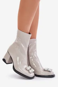 Lacquered women's ankle boots with D&A decoration light grey
