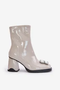 Lacquered women's ankle boots with D&A decoration light grey