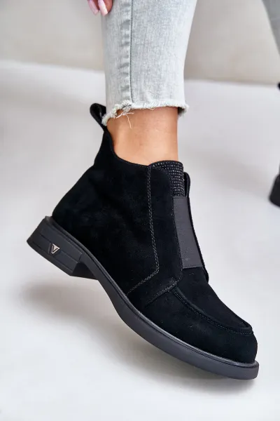 Suede low ankle boots on a flat heel insulated with D&A black