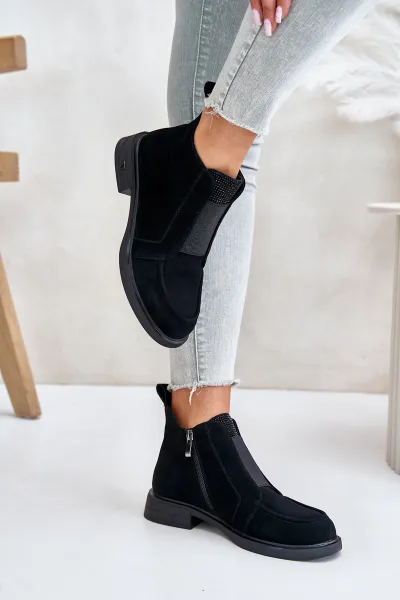 Suede low ankle boots on a flat heel insulated with D&A black