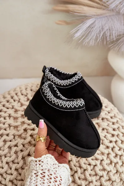 Children's ankle snow boots on a platform insulated with fur black Vilabria