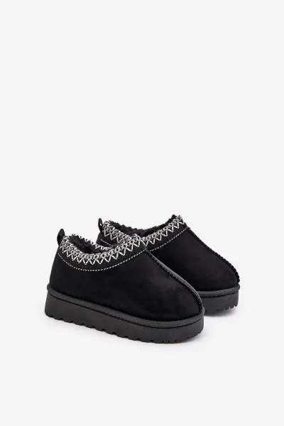 Children's ankle snow boots on a platform insulated with fur black Vilabria